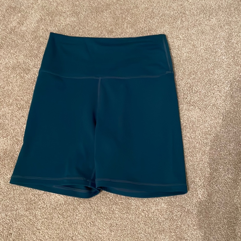 BRAND NEW NEVER WORN W TAGS SIZE M BIKER SHORT SET ACTIVE